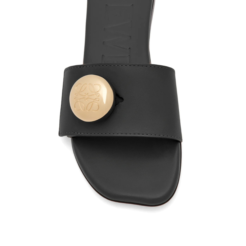Loewe Pebble slide in soft calfskin