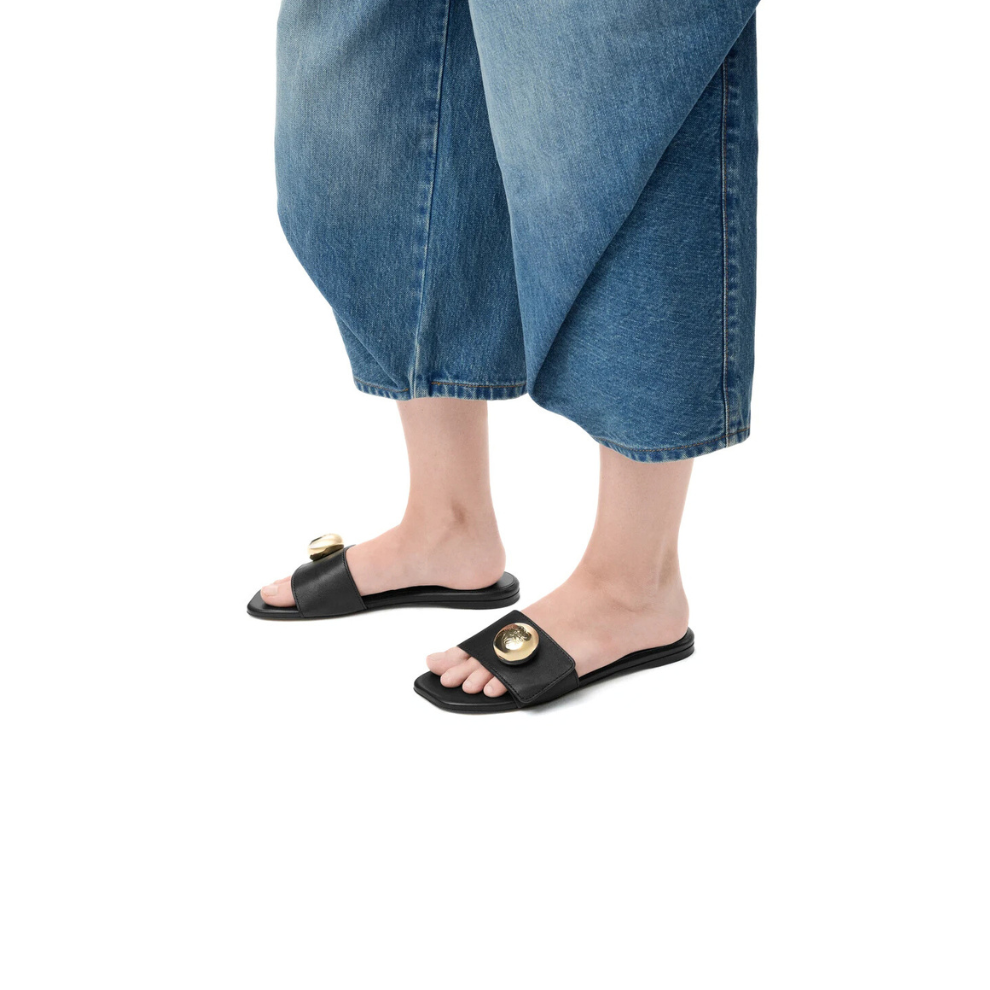 Loewe Pebble slide in soft calfskin